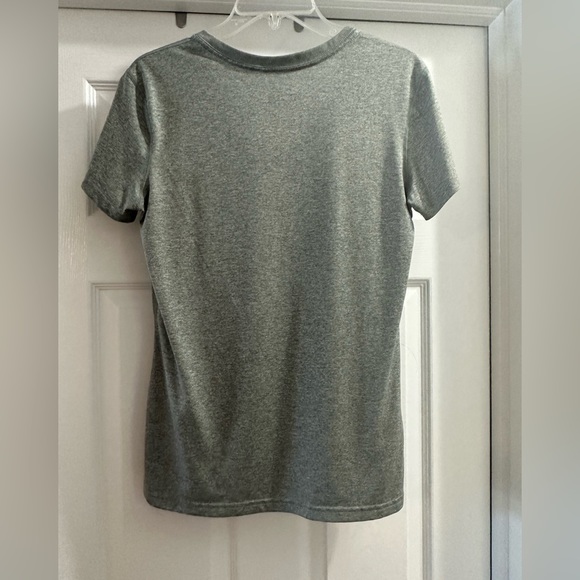 Women’s Nike t-shirt size medium - Picture 2 of 5